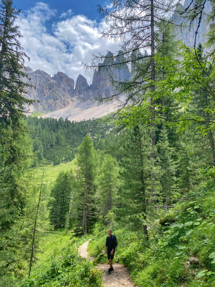 Dolomity Passo Nigra k chatě Hanniger schwaige