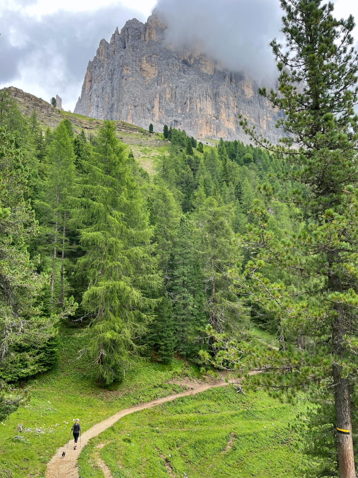 Dolomity Passo Nigra k chatě Hanniger schwaige