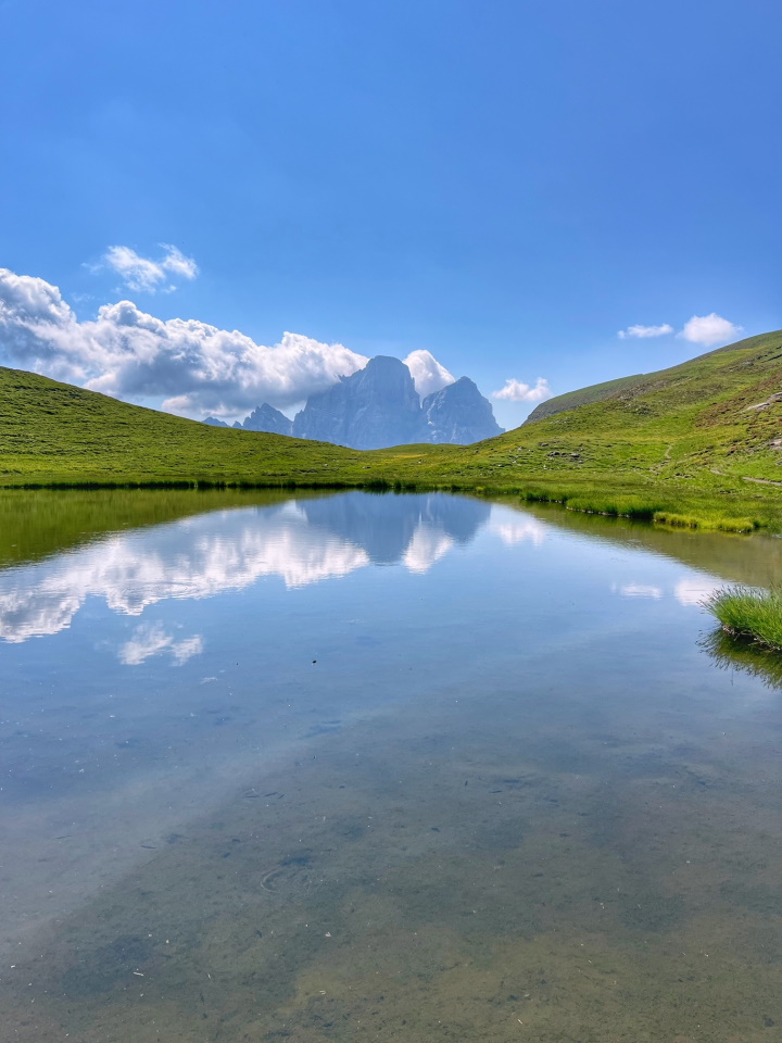 Dolomity Passo Giau Lago delle Baste