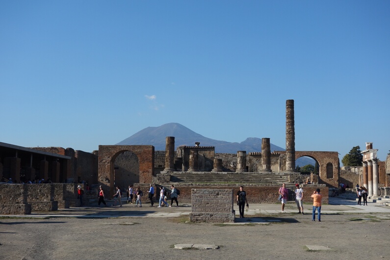 Pompeje Fórum s Jupiterovým chrámem